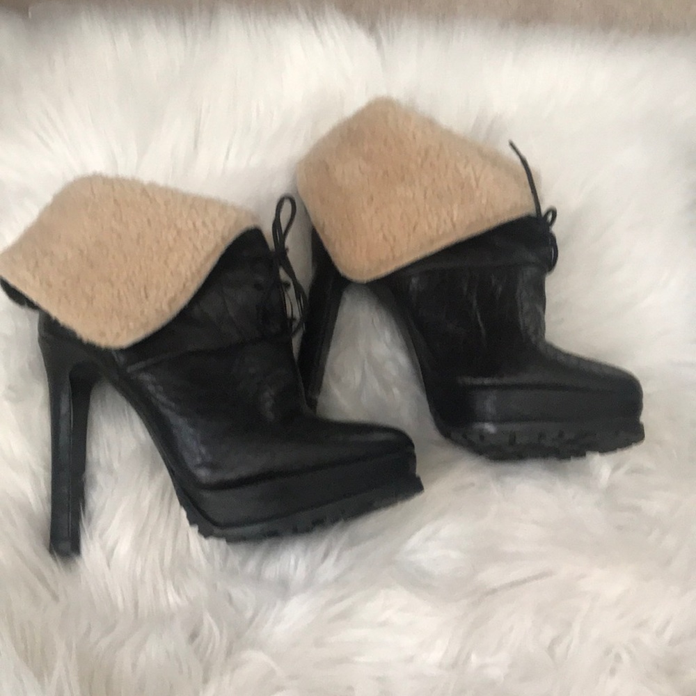Beautiful boots - Picture 3 of 5